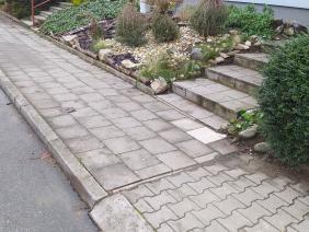 Chodník Dlouhá (levá strana)